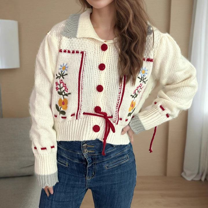 Kvinde cardigan med blomst broderi og moderne snorelukning Stilla