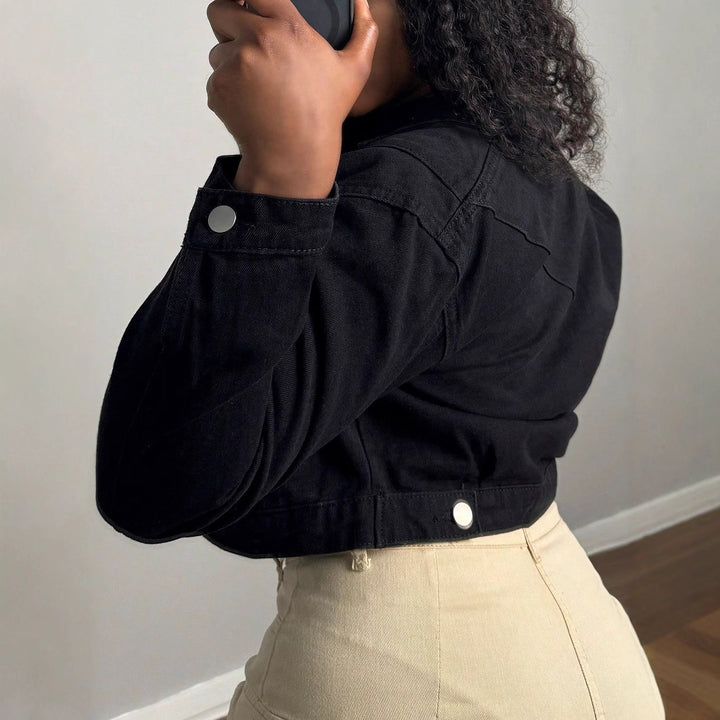 Dame moderigtige Cropped Jeansjakke med trykknapper og afslappet snit Stilla