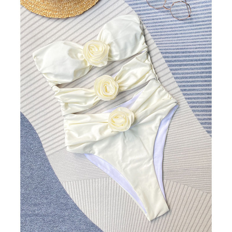 Dame Bikini-sæt med flower-applikationer og innovativt cut-out-design Stilla