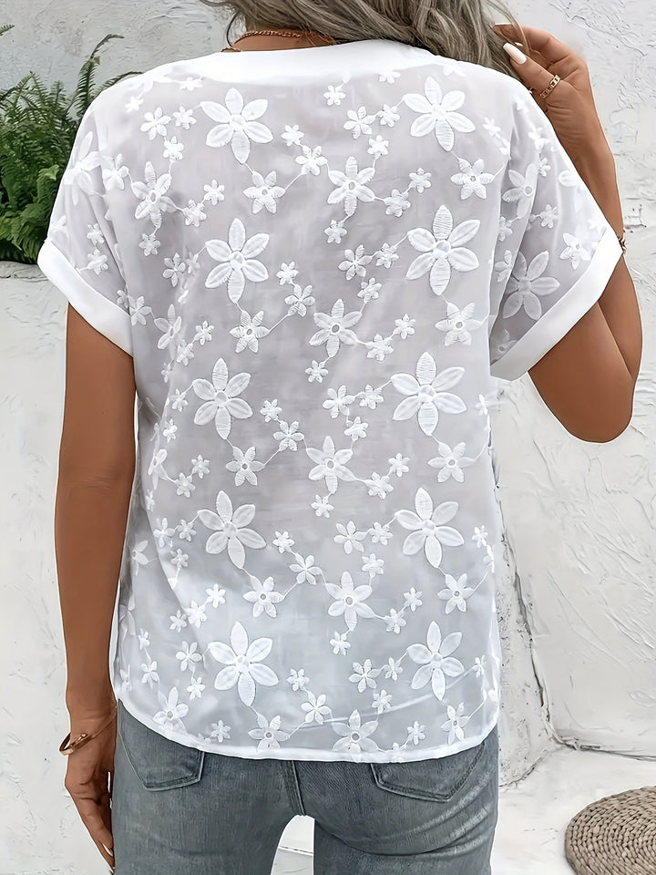 Damebluse med floral broderi og knapleg Stilla