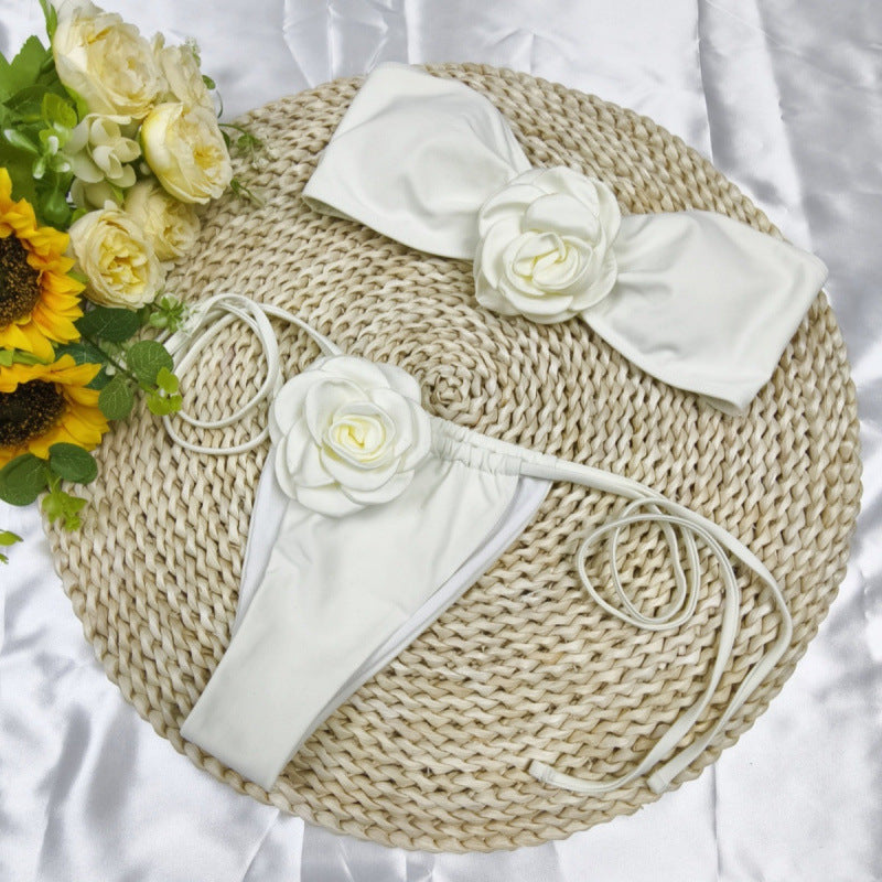 Dame bandeau bikini med blomsteraccent og justerbare stropper Skovae