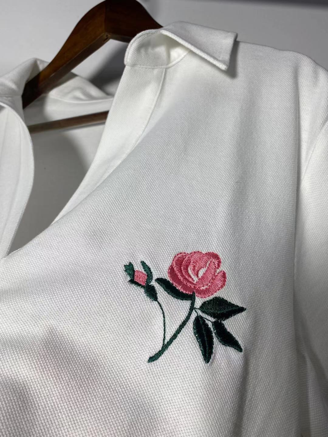 Dame polo T-shirt med blomster broderi Stilla