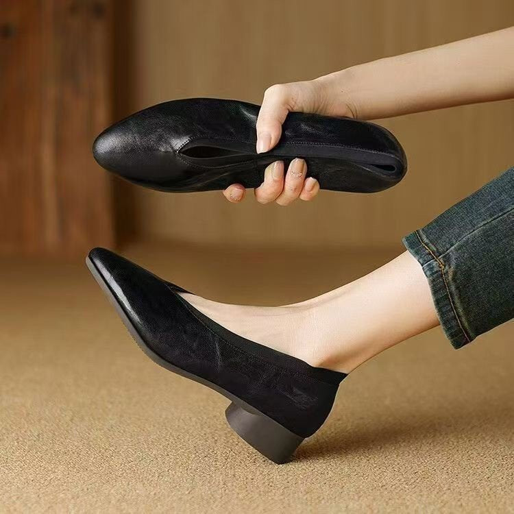 Dame elegante Pumps med moderigtigt V-udskæring og komfortabel blokhæl Stilla