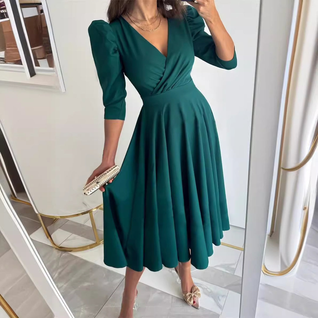 Femme Elegantes Fit-and-Flare Midi Kjole med Pufærmer Stilla