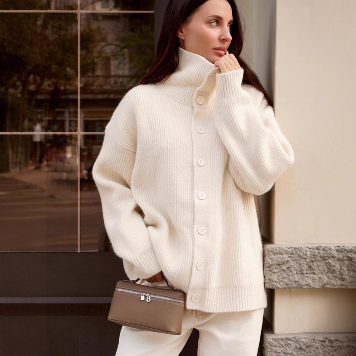 Kvinders hyggelige sweater med høj krave og knaplukning Stilla
