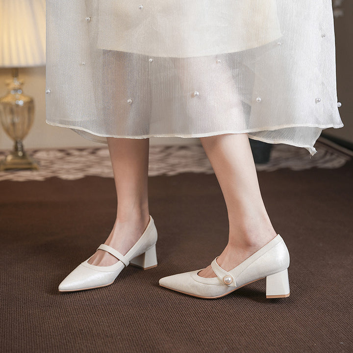 Damechic Pumps med spids tå og blokhæl med perledetalje Stilla