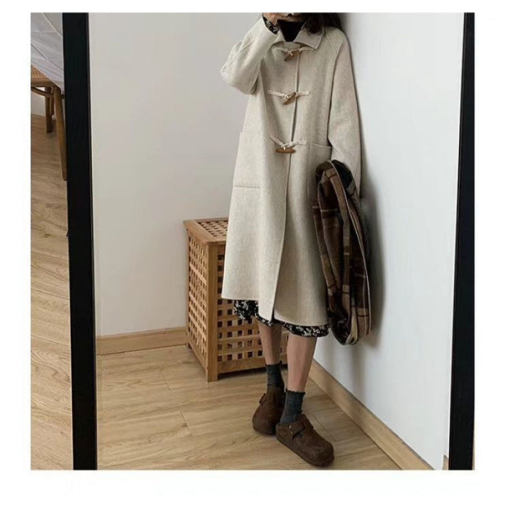 Kvinders Duffle Coat med praktiske lommer og dekorative træ toggles.