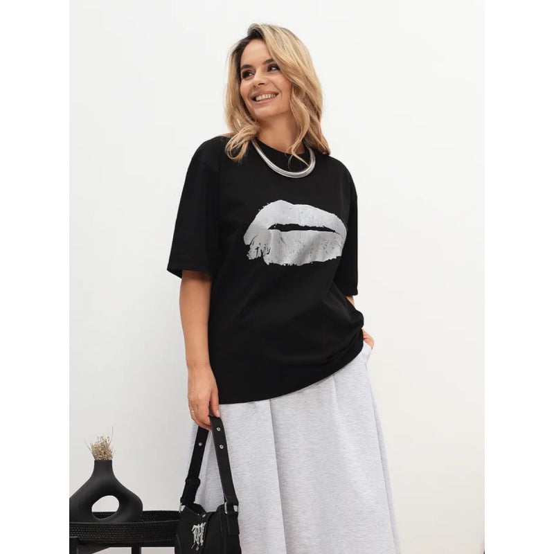 Dame T-shirt med skinnende læbe-motiv og afslappet snit Stilla