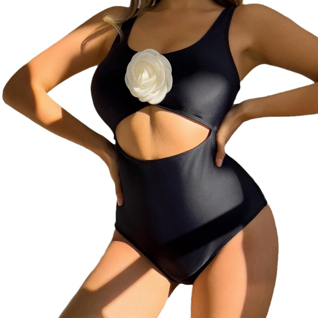 Dame one-piece badedragt med florale cut-outs og elegant bånd-detalje Stilla
