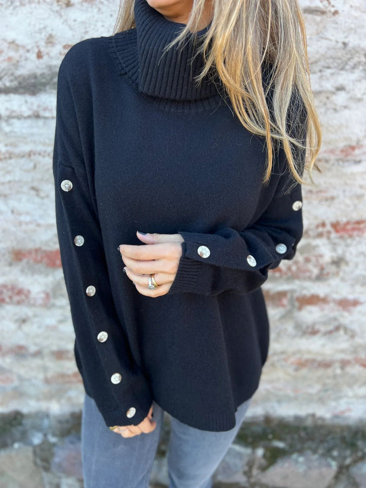 Kvinders sweater med høj hals og dekorative knapdetaljer Stilla