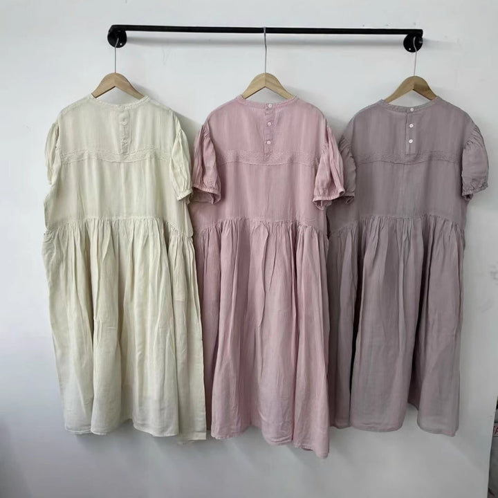 Femme Elegante bomulds-midi-kjole med foldedetaljer Stilla