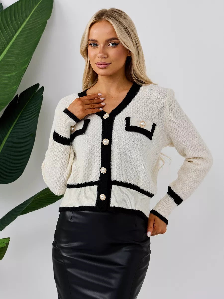 Kvindernes fashionable cardigan med elegante perleknapper og lommer Stilla