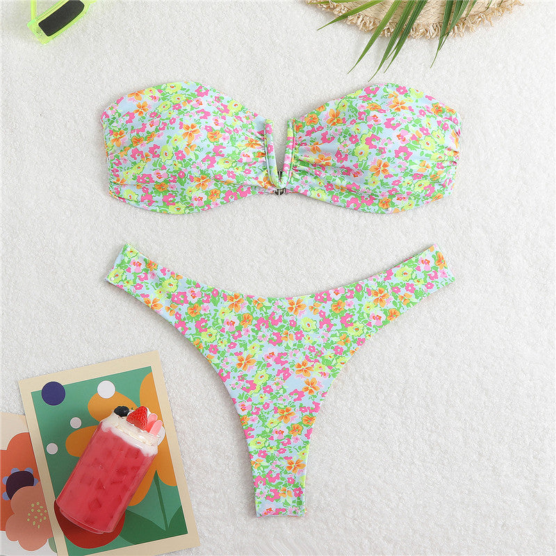 Dame Bandeau-bikini sæt med blomsteraccenter og dekorative detaljer Stilla