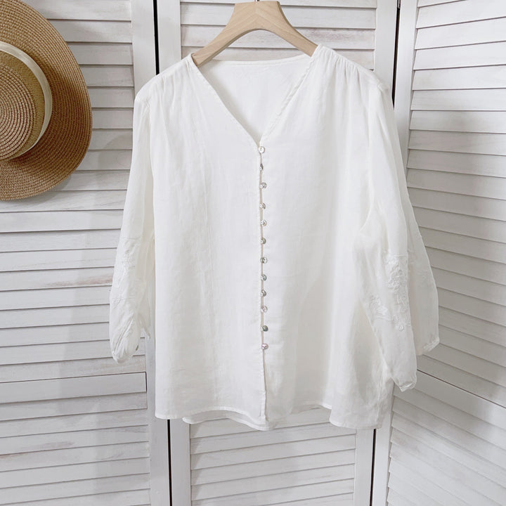 Femme Elegante Button-Up Bluse med broderet detalje Stilla