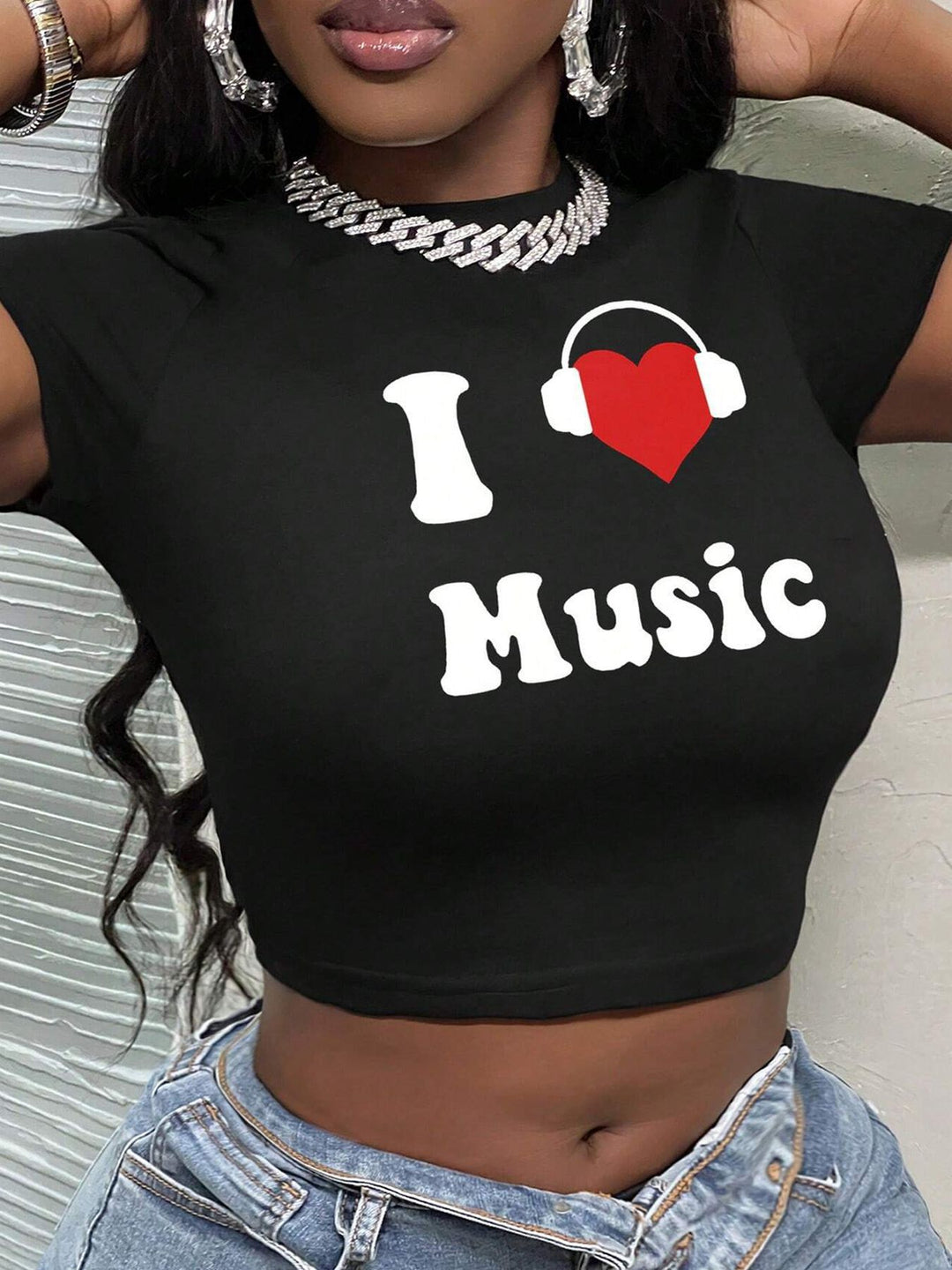 Dame Crop-T-Shirt med kunstnerisk læbemotiv og kreativt tryk Skovae
