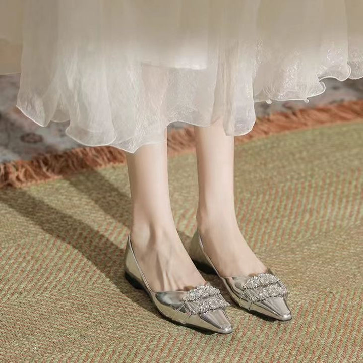 Damernes elegante spidse ballerinaer med dekorativ sløjfe Stilla