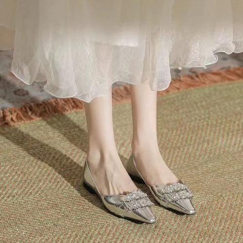 Damernes elegante spidse ballerinaer med dekorativ sløjfe Stilla