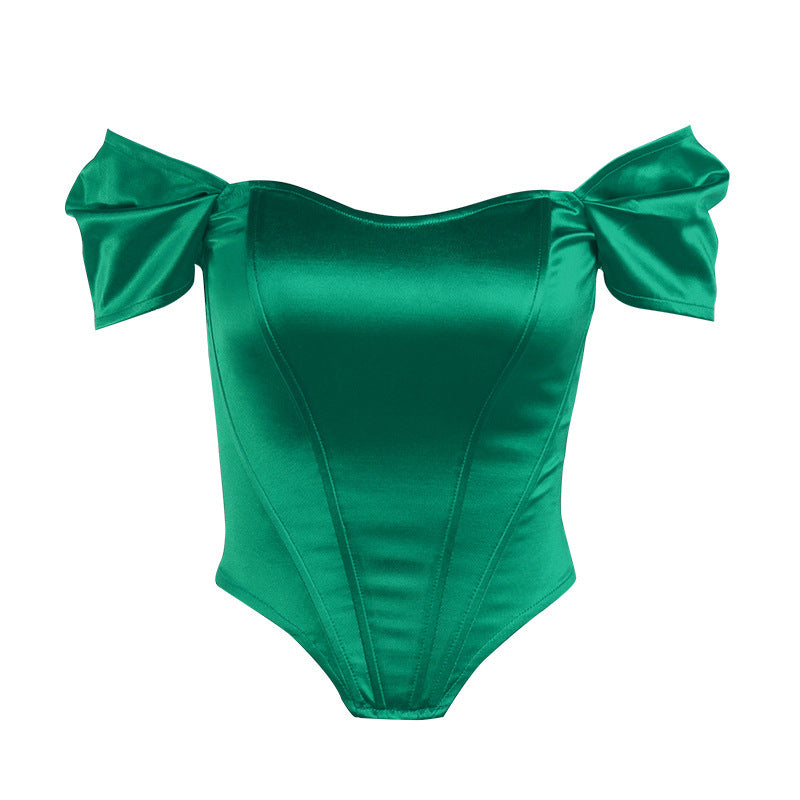 Dame elegant top med off-shoulder detaljer og volanger Stilla