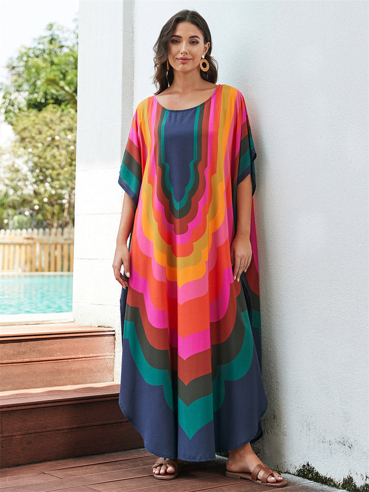 Dame mode strand-kaftan med farverigt bølgemønster og brede ærmer Stilla