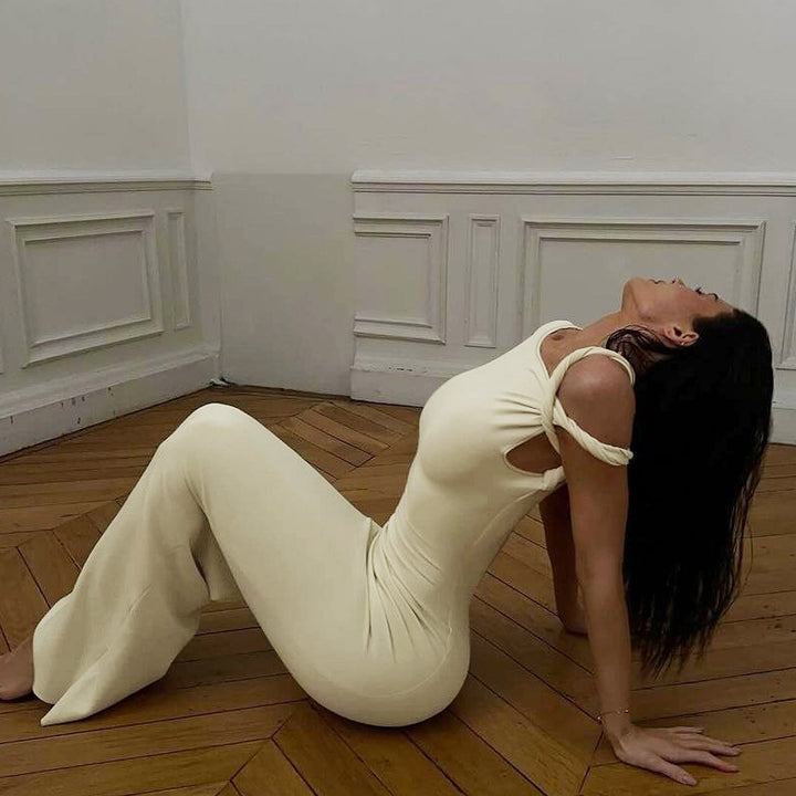 Dame figursyet maxikjole med asymmetriske stropper og elegant snit Stilla