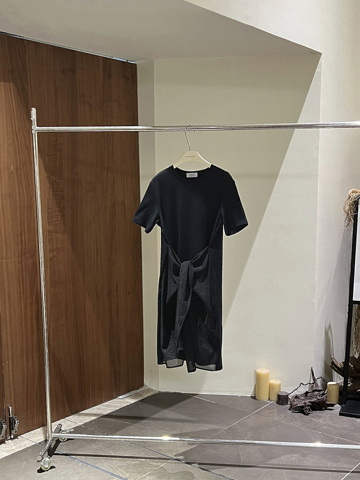 Damekjole med moderne knudedetalje Stilla
