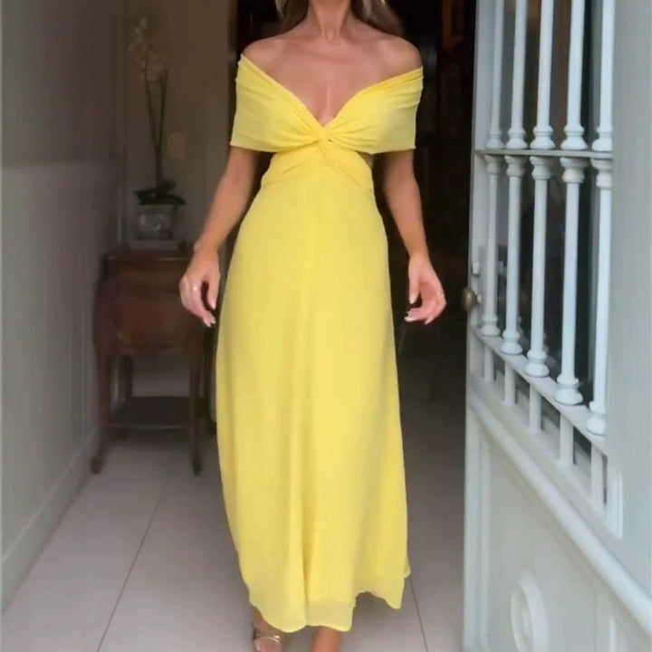 Kvinders off-shoulder maxikjole med drapering og elegant silhuet