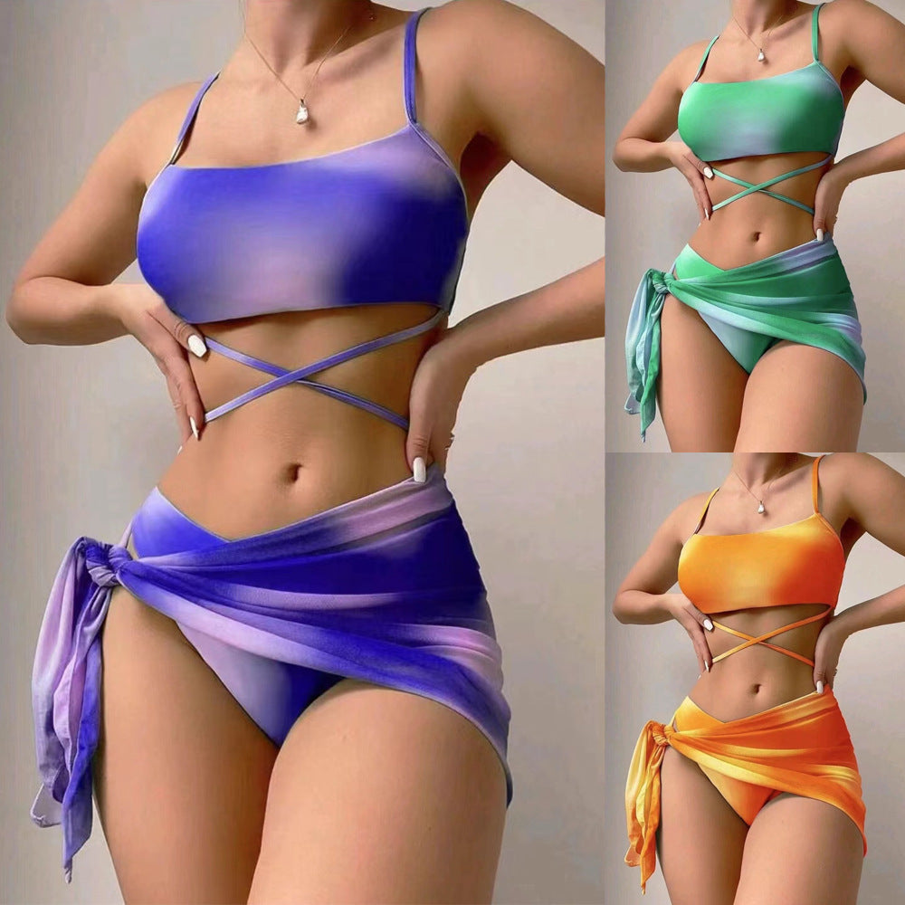Dame mode bikini sæt med raffineret cut-out og blødt chiffon omslag Stilla