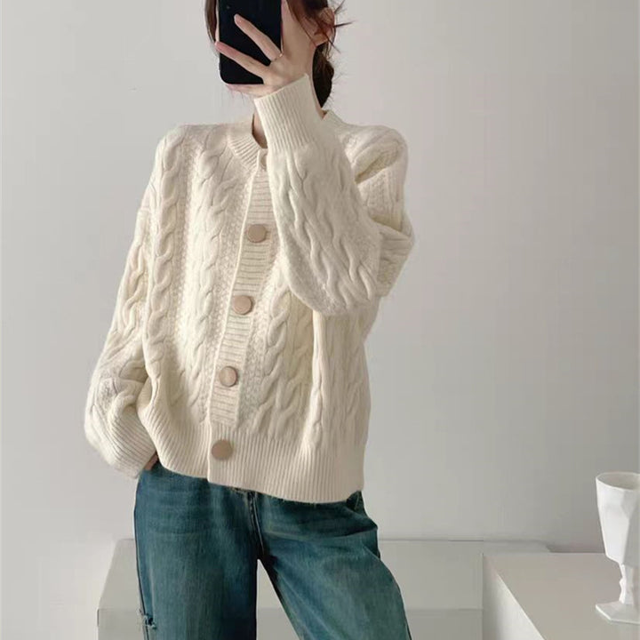 Kvinders cardigan med kabelmønster og store knapper Stilla