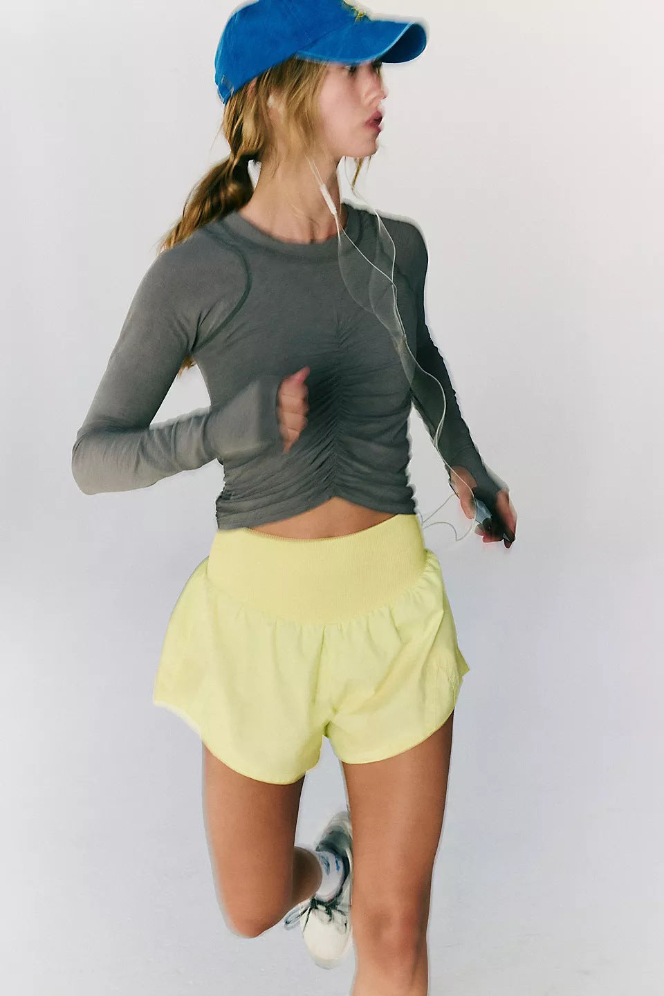 Damer sporty kortærmet top med ergonomisk snit og sidesventilation detalje Skovae