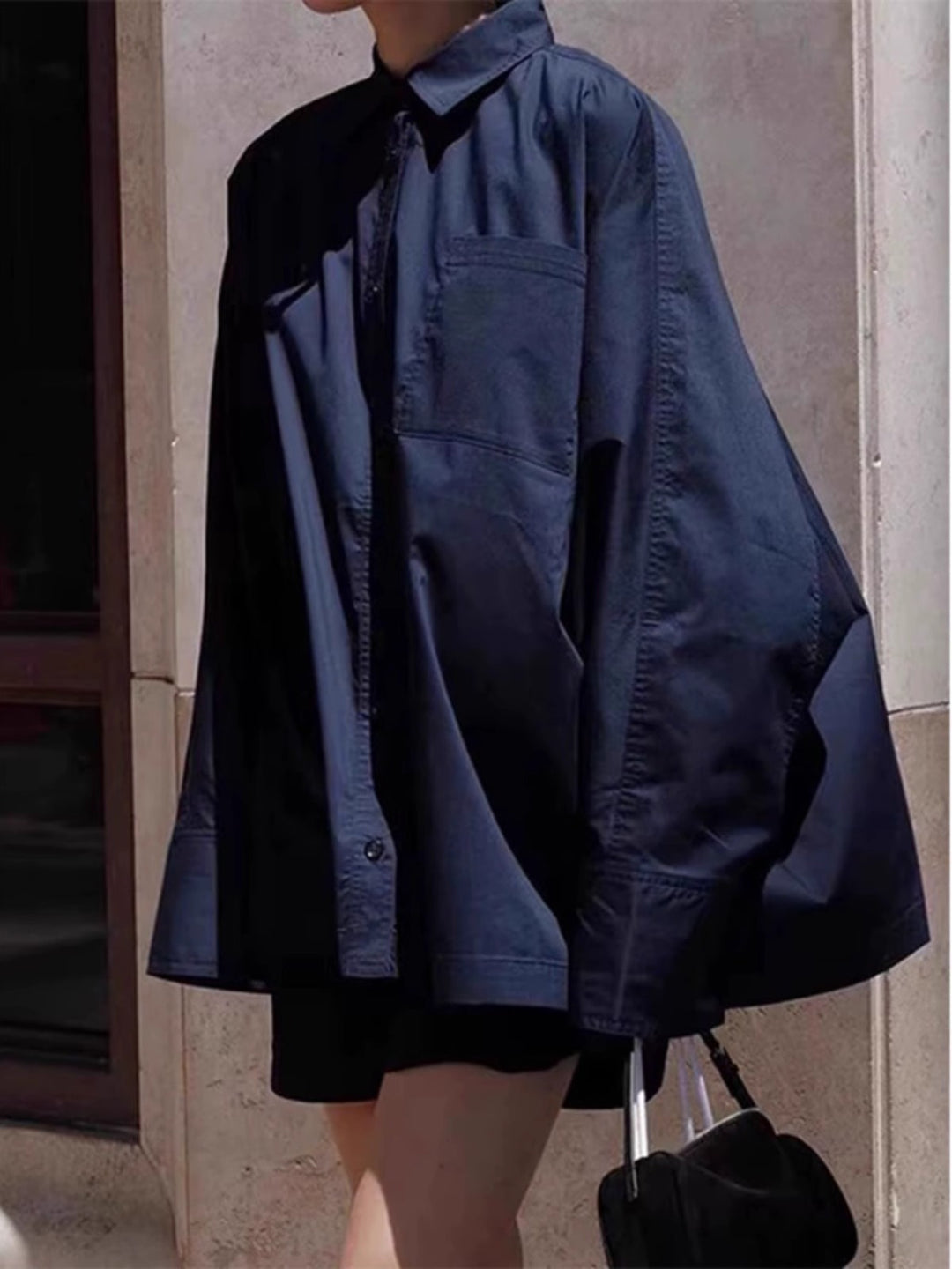 Dame oversized skjorte bluse med klassisk krave og sidelomme Stilla