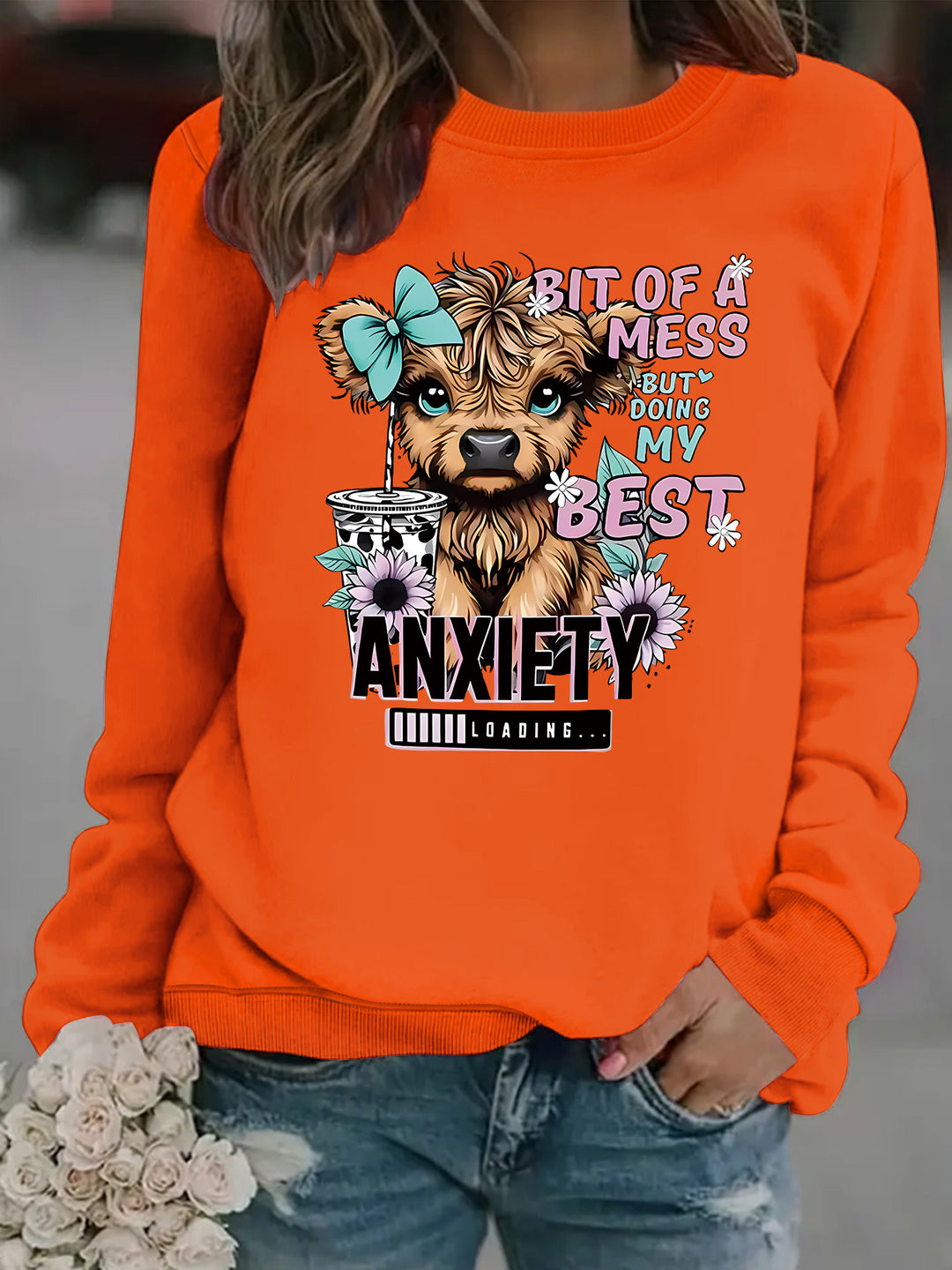 Kvinders sweatshirt med kreativ hundedesign og inspirerende skrift Stilla