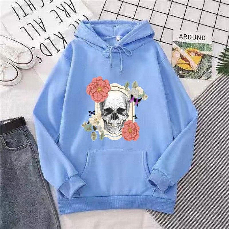 Kvindernes hoodie med detaljeret kraniedesign og blomsterprint Skovae