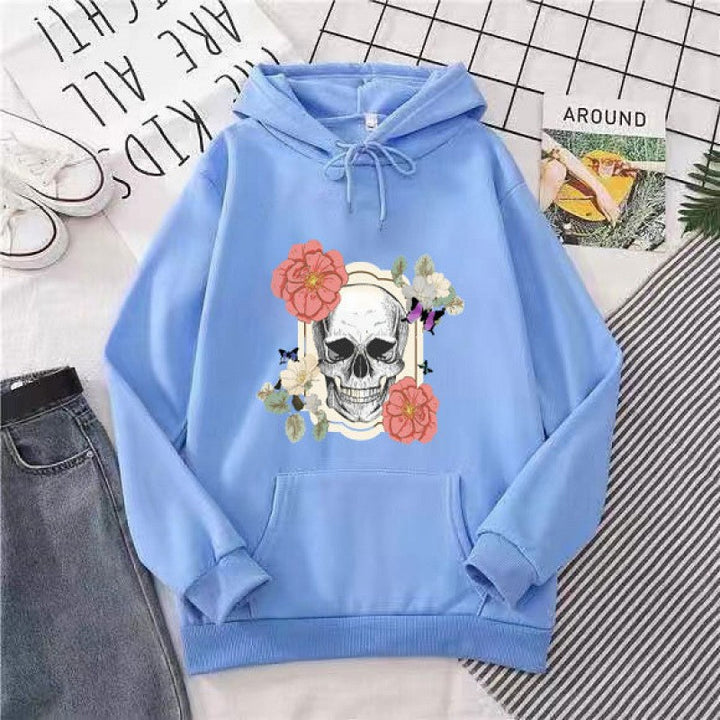 Kvindernes hoodie med detaljeret kraniedesign og blomsterprint Skovae