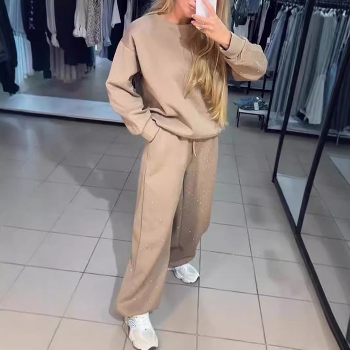 Kvinders sporty lounge sæt med glitrende detaljer og løs pasform Stilla