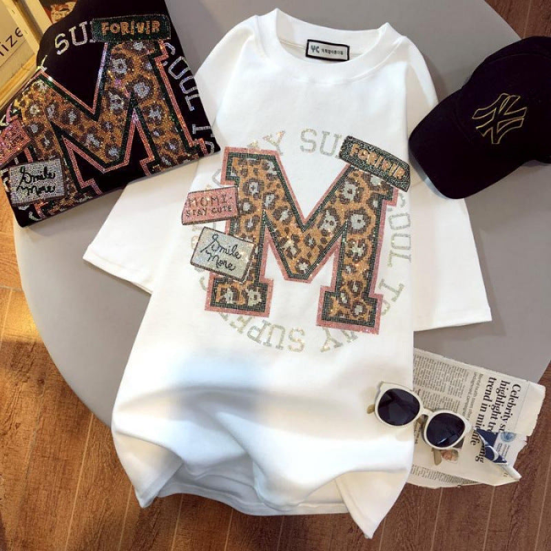 Dame Oversized T-shirt med kreativ applikationsdesign og urban stil Stilla