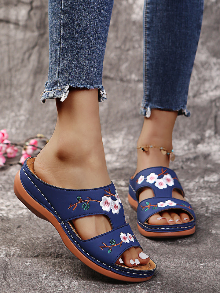 Dame mode rem sandaler med florale broderier og komfortabelt fodseng Stilla