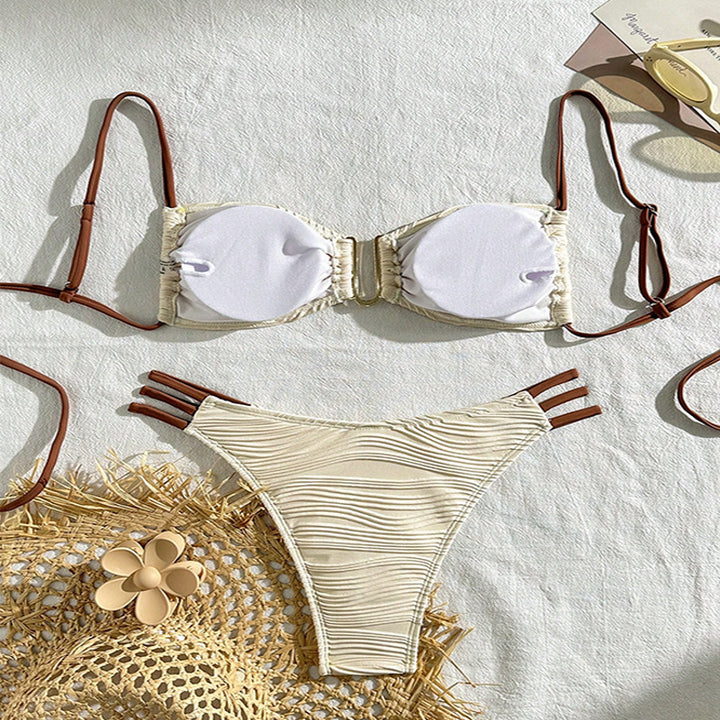 Dame bandeau-bikini med rynkedesign og dekorative stropdetaljer Skovae