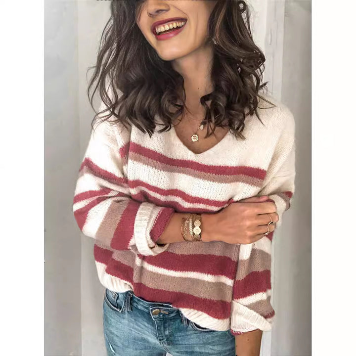 Dame afslappet sweater med modisch stribemiks og V-hals Stilla