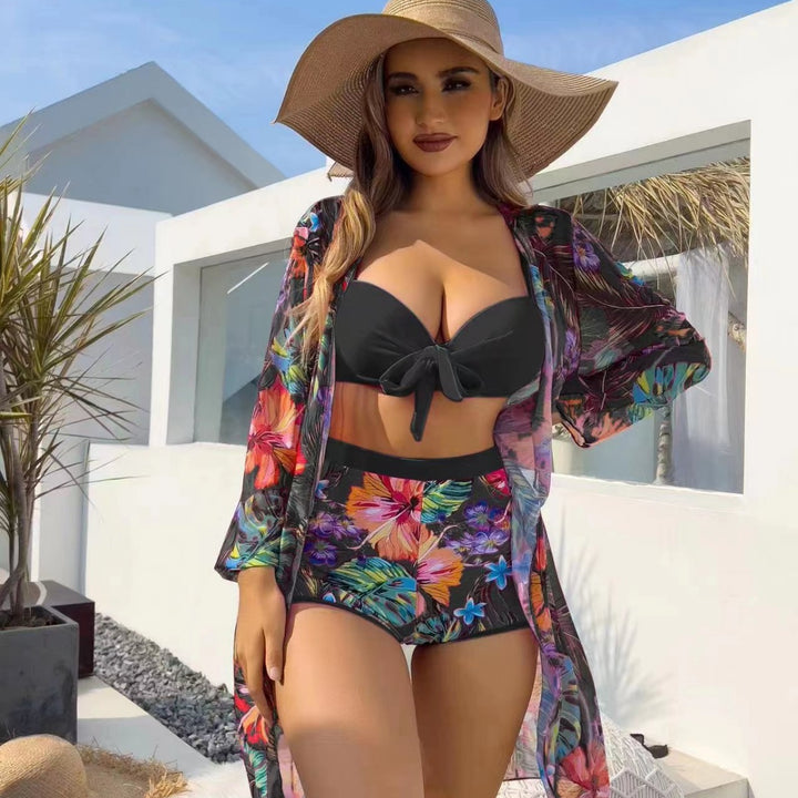 Dame bikinisæt med blomster-top og højt skårne shorts Stilla