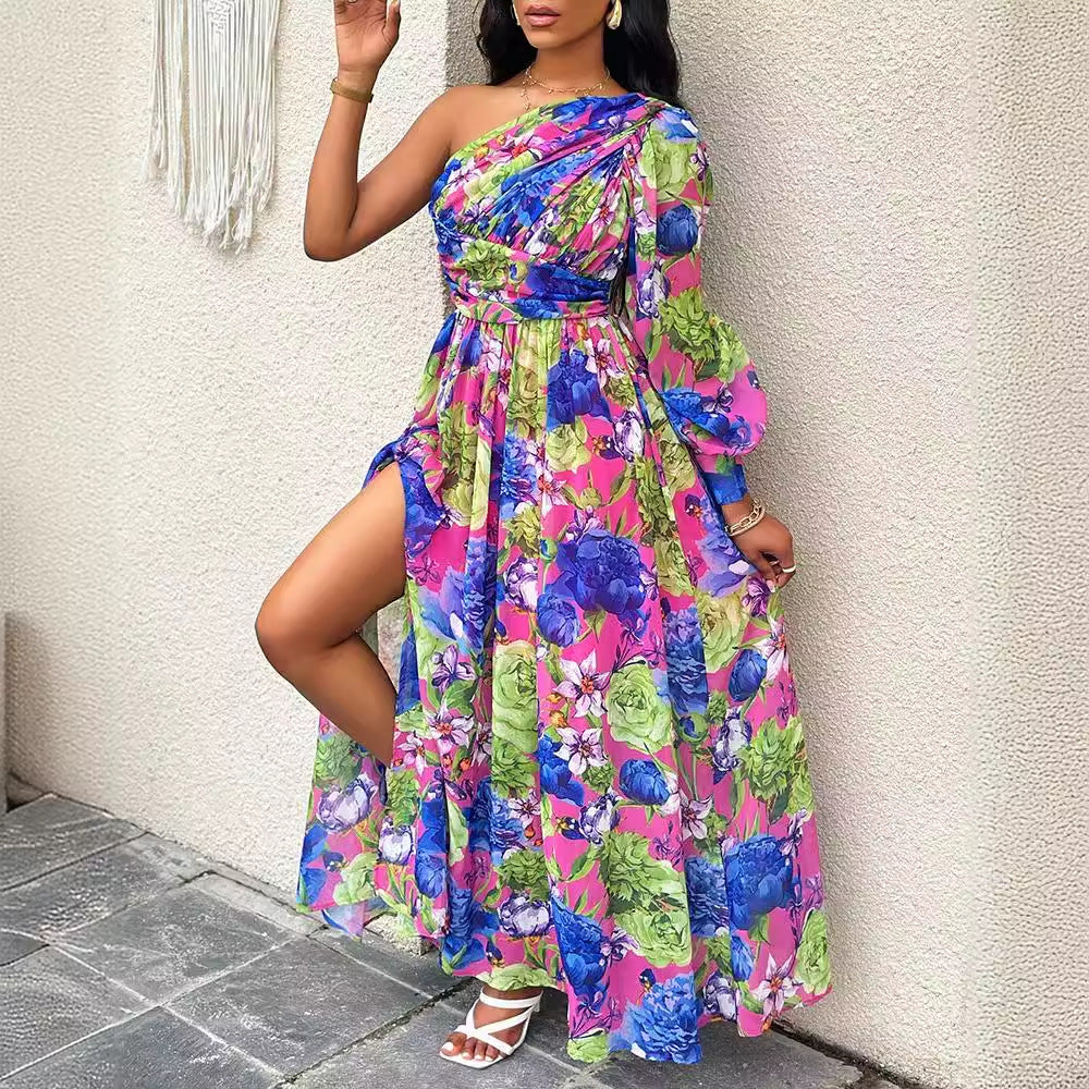 Dame maxikjole med asymmetrisk snit og blomstret design Stilla