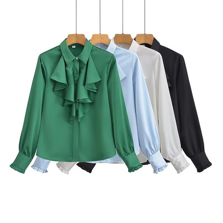 Damebluse med voluminøse flæser og elegant snit Stilla