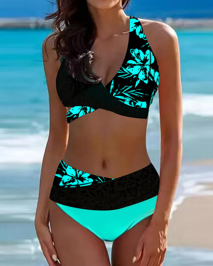 Dame to-delt bikini med asymmetrisk design og blomsterprint Stilla