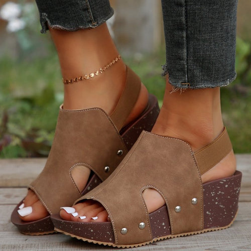 Dame wedge-sandaler med skridsikker sål og elegante detaljer Stilla