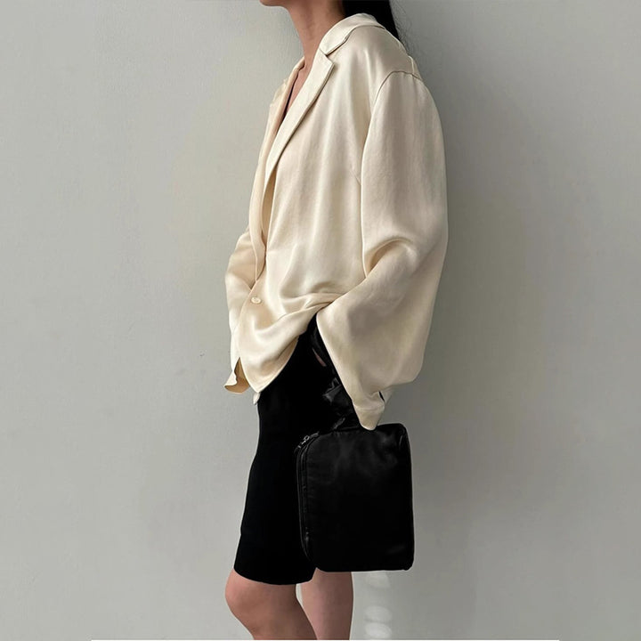 Dame afslappet oversized blazer i høj kvalitets satin med elegant snit og praktiske lommer Stilla
