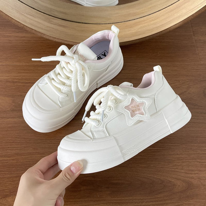 Dame Sneakers med unikt stjernedetalje og trendy plateau sål Stilla