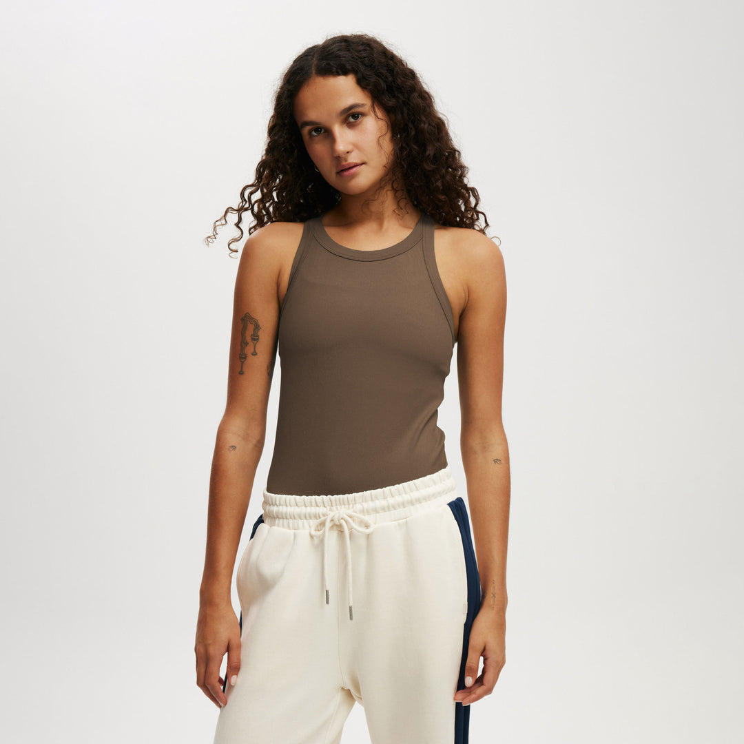 Dame Sporty Tanktop med figursyet snit og åndbar teknologi Stilla
