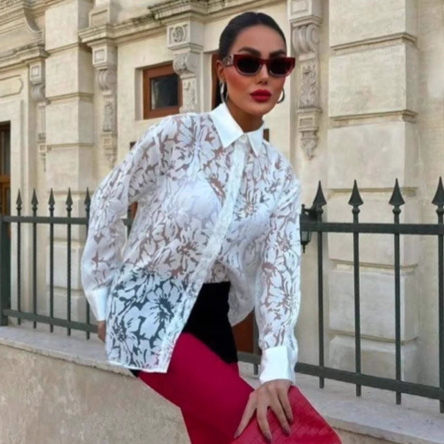 Dame Gennemsigtig Bluse med blomsterdesign og knapliste Stilla