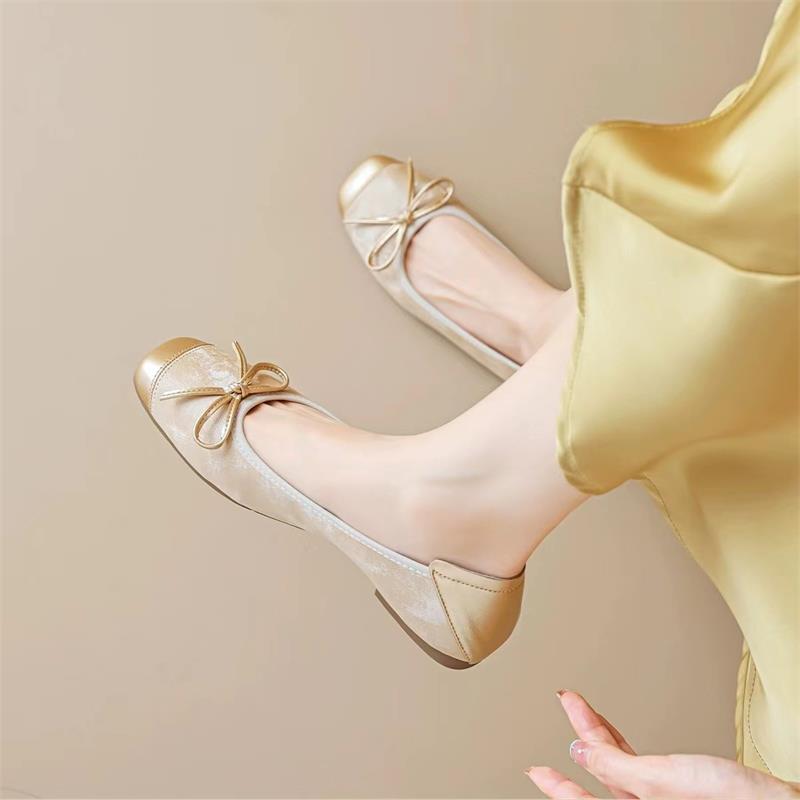 Dame ballerinaer med moderigtige bånd-detaljer og elegante accenter Stilla