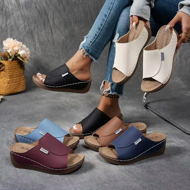 Dame Wedge-sandaler med elegant snit og ergonomisk fodsenge-design Stilla