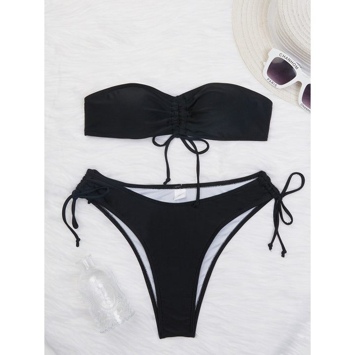 Dame Bandeau-Bikini-sæt med raffinerede snøre detaljer og høj komfort Stilla